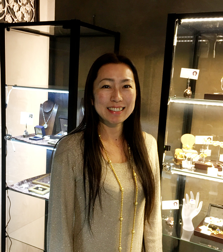SWAROVSKI_maeda スワロフスキー社のグープ会社、シグニティ・ジャパン、ジェムストーン & クリエイテッドストーン部の前田 有紀さん