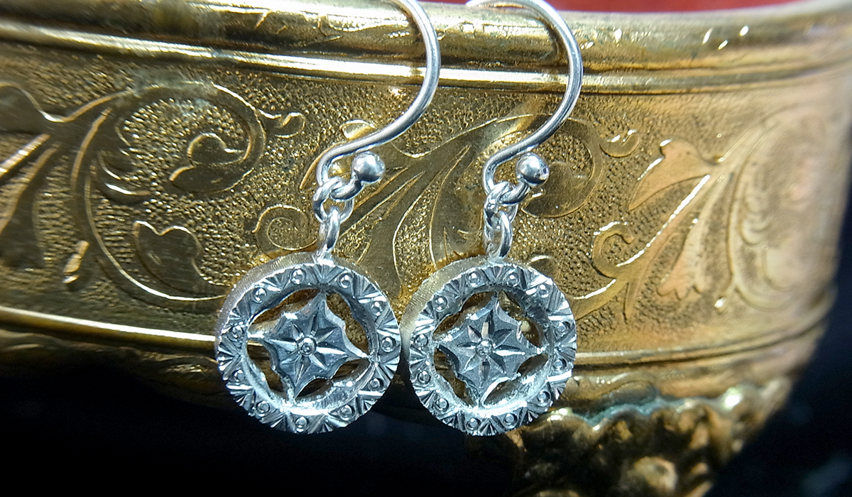 フィレンツェ伝統工芸彫k18ピアス